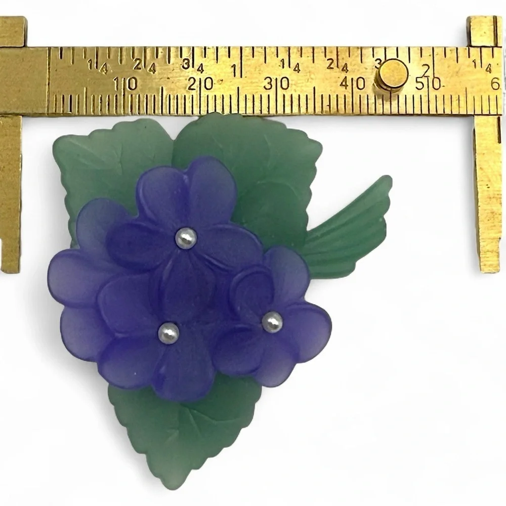 Vintage Avon Sweet Violet Frosted Lucite Brooch Pin 1983 Faux Pearl Purple Green